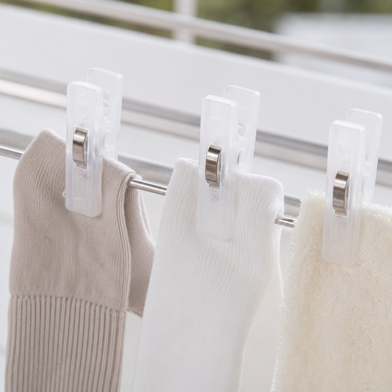 16Pcs Wind-Proof Laundry Clips Set (1466) by Limon Secondary image